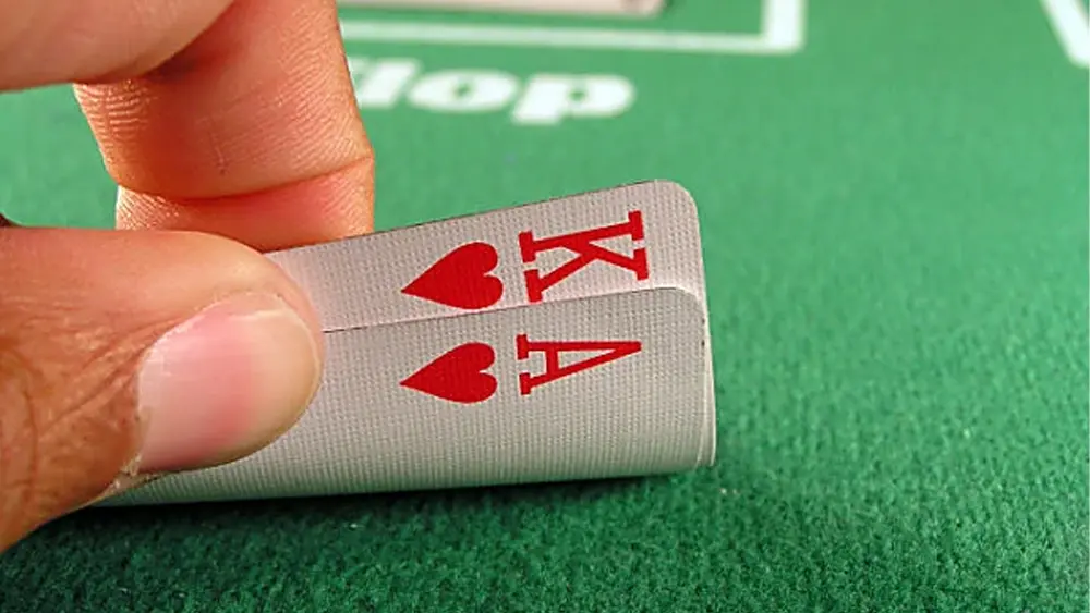 必玩！炸金花游戏APP下载，畅享棋牌乐趣