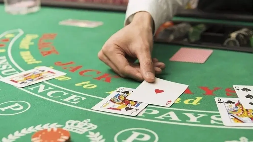 炸金花棋牌游戏下载，开启你的智慧与策略之旅！(图1)